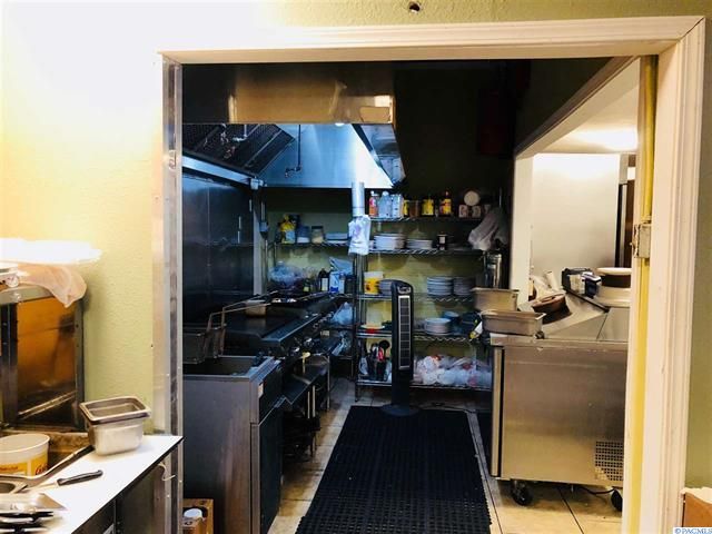 116 Division St, Grandview, WA 98930